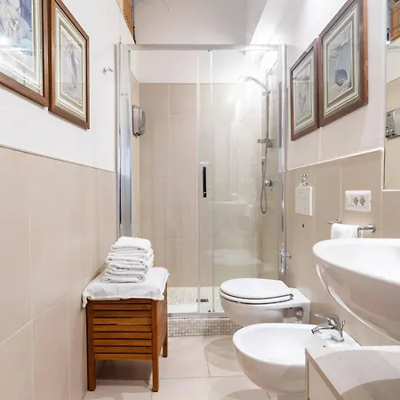 Comfy Unit Suitable For Work Street Level With Patio Apartment Florence
