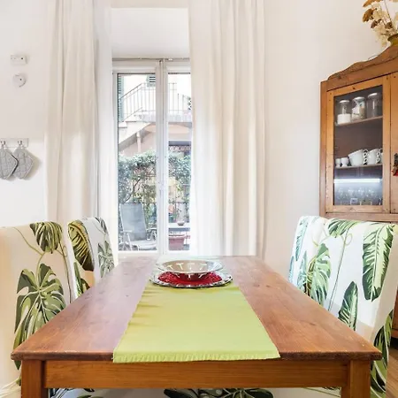 Apartman Comfy Unit Suitable For Work Street Level With Patio *