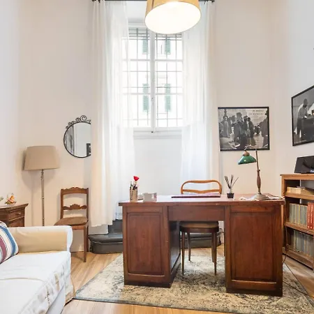 Apartament Comfy Unit Suitable For Work Street Level With Patio *