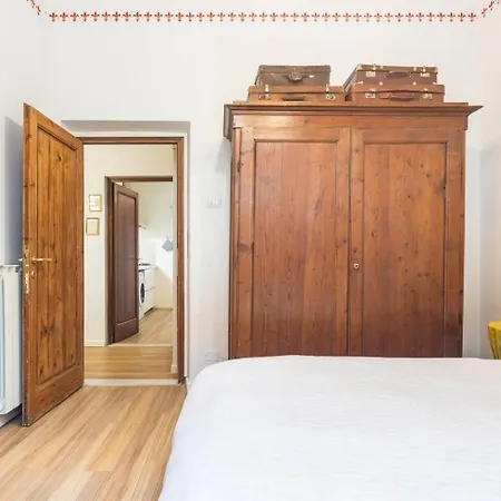 Comfy Unit Suitable For Work Street Level With Patio *