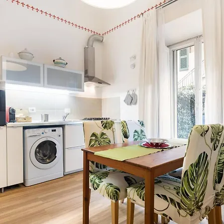 Apartament Comfy Unit Suitable For Work Street Level With Patio
