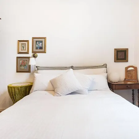 Comfy Unit Suitable For Work Street Level With Patio Apartament *
