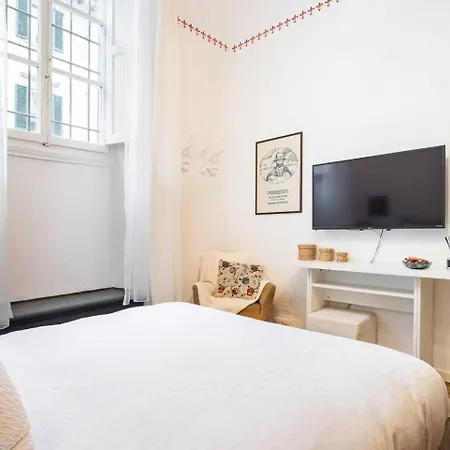 Apartament Comfy Unit Suitable For Work Street Level With Patio Florencja