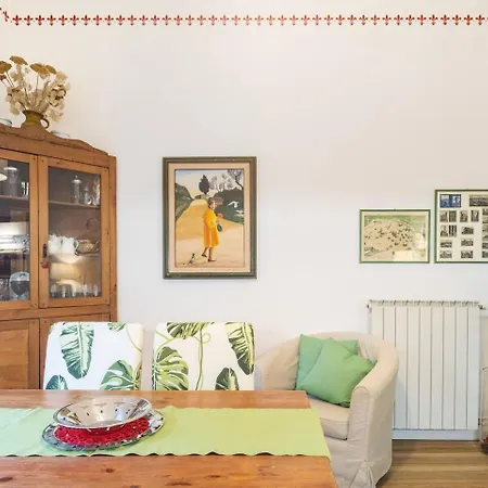 Comfy Unit Suitable For Work Street Level With Patio * Florença