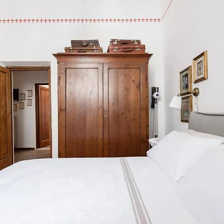 Comfy Unit Suitable For Work Street Level With Patio