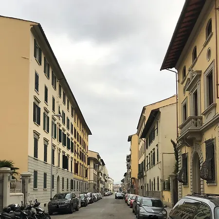 Apartamento Comfy Unit Suitable For Work Street Level With Patio Florença
