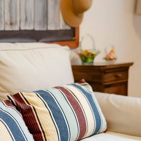 Comfy Unit Suitable For Work Street Level With Patio شقة *