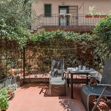 Comfy Unit Suitable For Work Street Level With Patio فلورنس